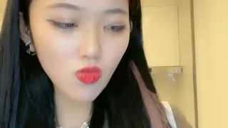 欧美日韩人妻激情-第一次与男友以外的男人在行使中车震!